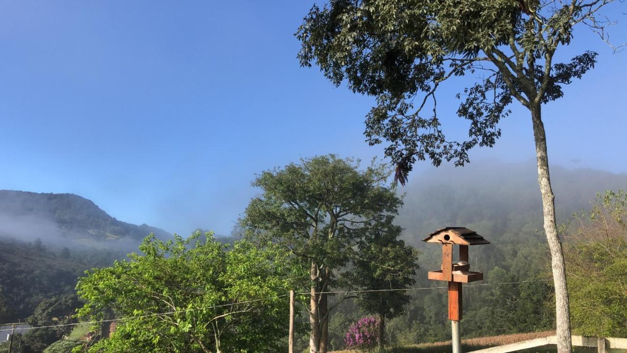 Pousada Pedra Da Mata Chales Na Montanha Munhoz Buitenkant foto