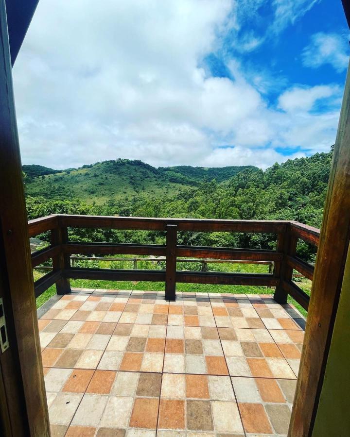 Pousada Pedra Da Mata Chales Na Montanha Munhoz Buitenkant foto