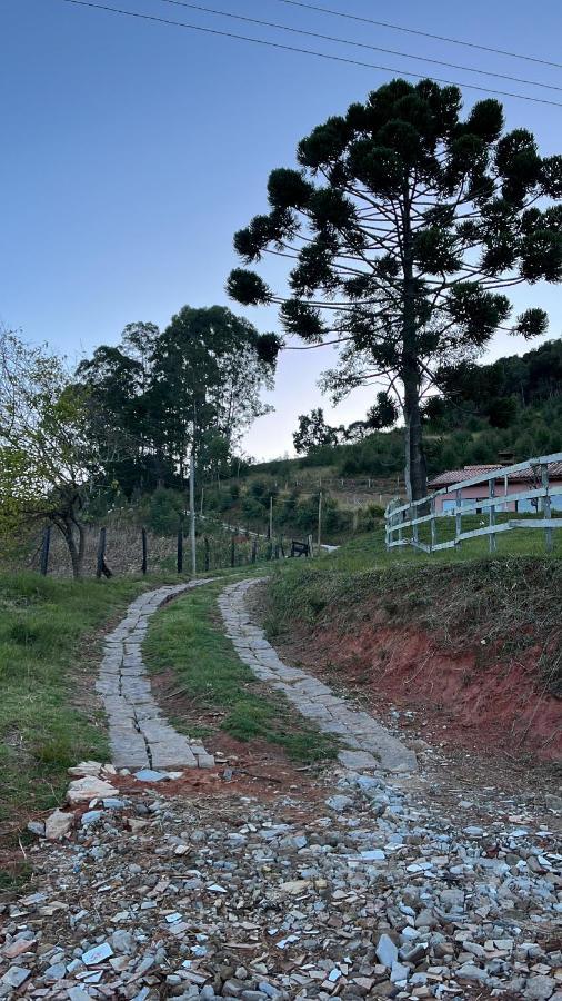 Pousada Pedra Da Mata Chales Na Montanha Munhoz Buitenkant foto